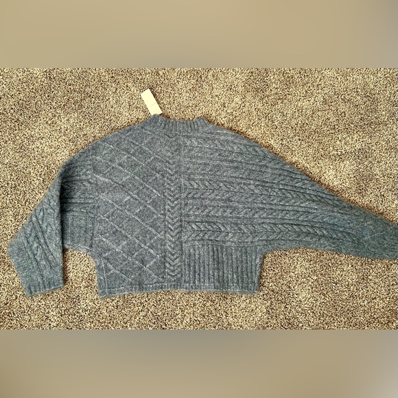 NEW Abercrombie & Fitch XXS/XS Sweater - Picture 2 of 3